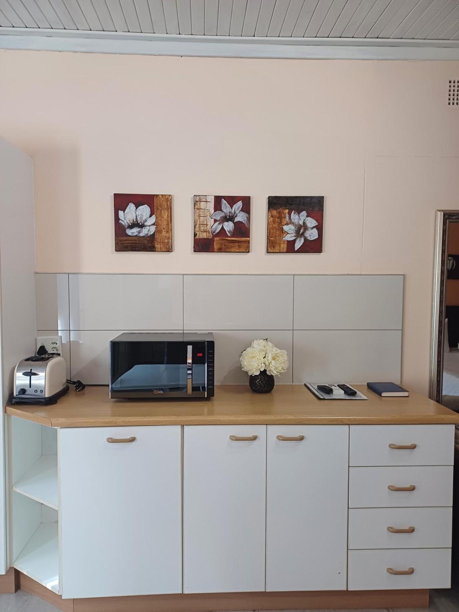 Capbon Guesthouse Уиндхоек Екстериор снимка