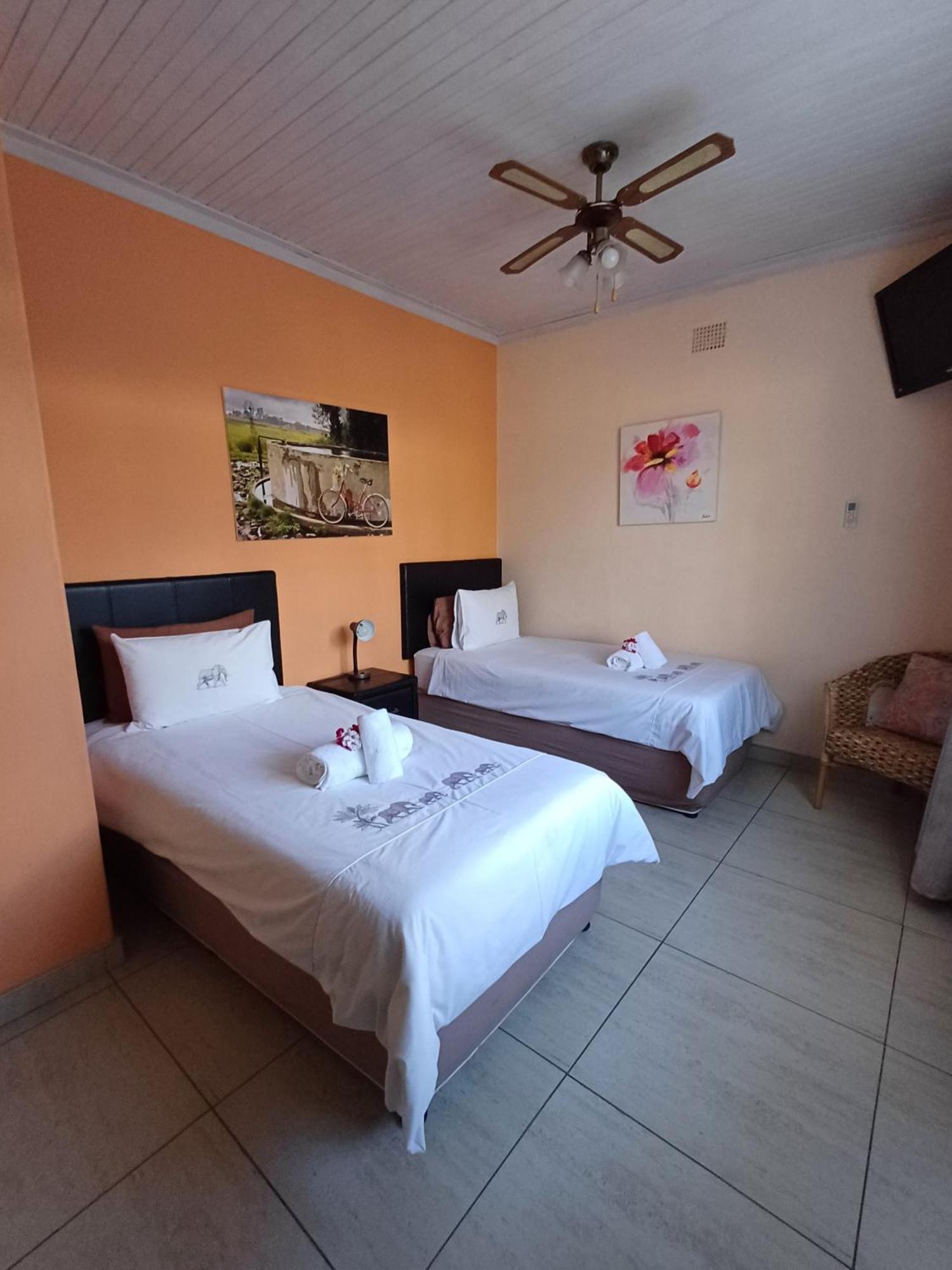 Capbon Guesthouse Уиндхоек Екстериор снимка