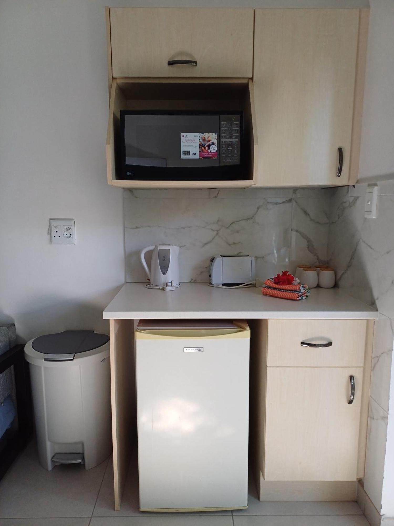 Capbon Guesthouse Уиндхоек Екстериор снимка