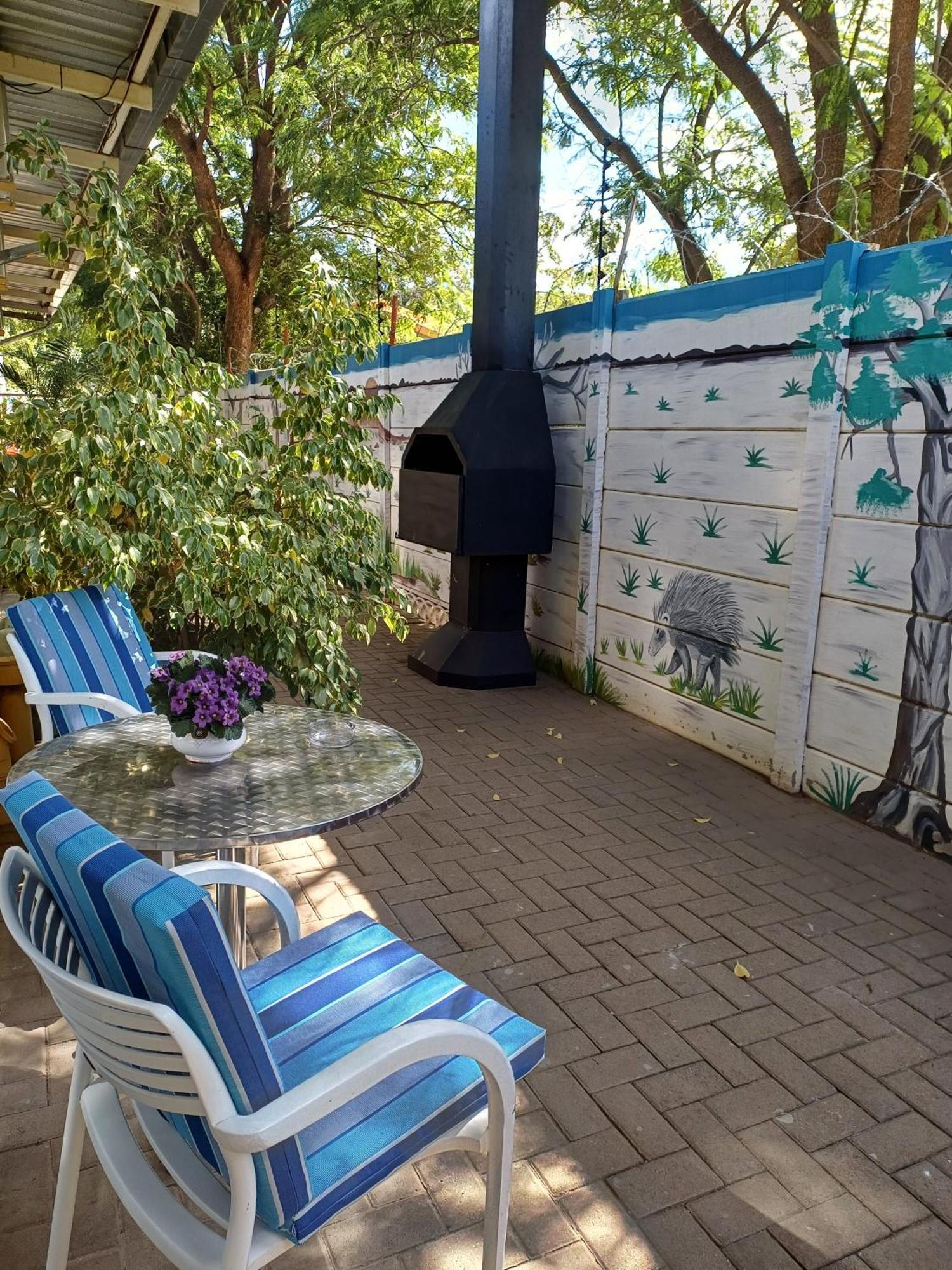 Capbon Guesthouse Уиндхоек Екстериор снимка