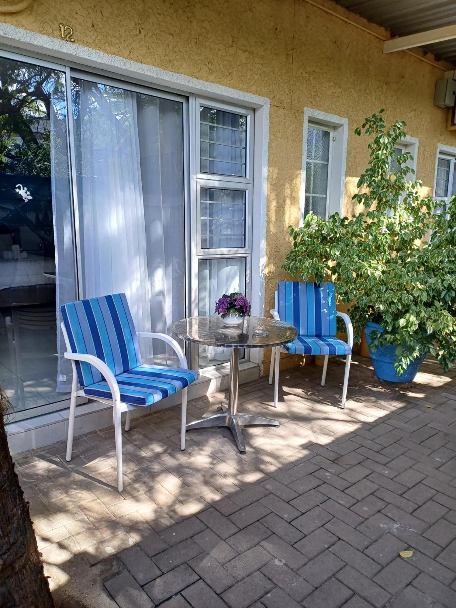 Capbon Guesthouse Уиндхоек Екстериор снимка