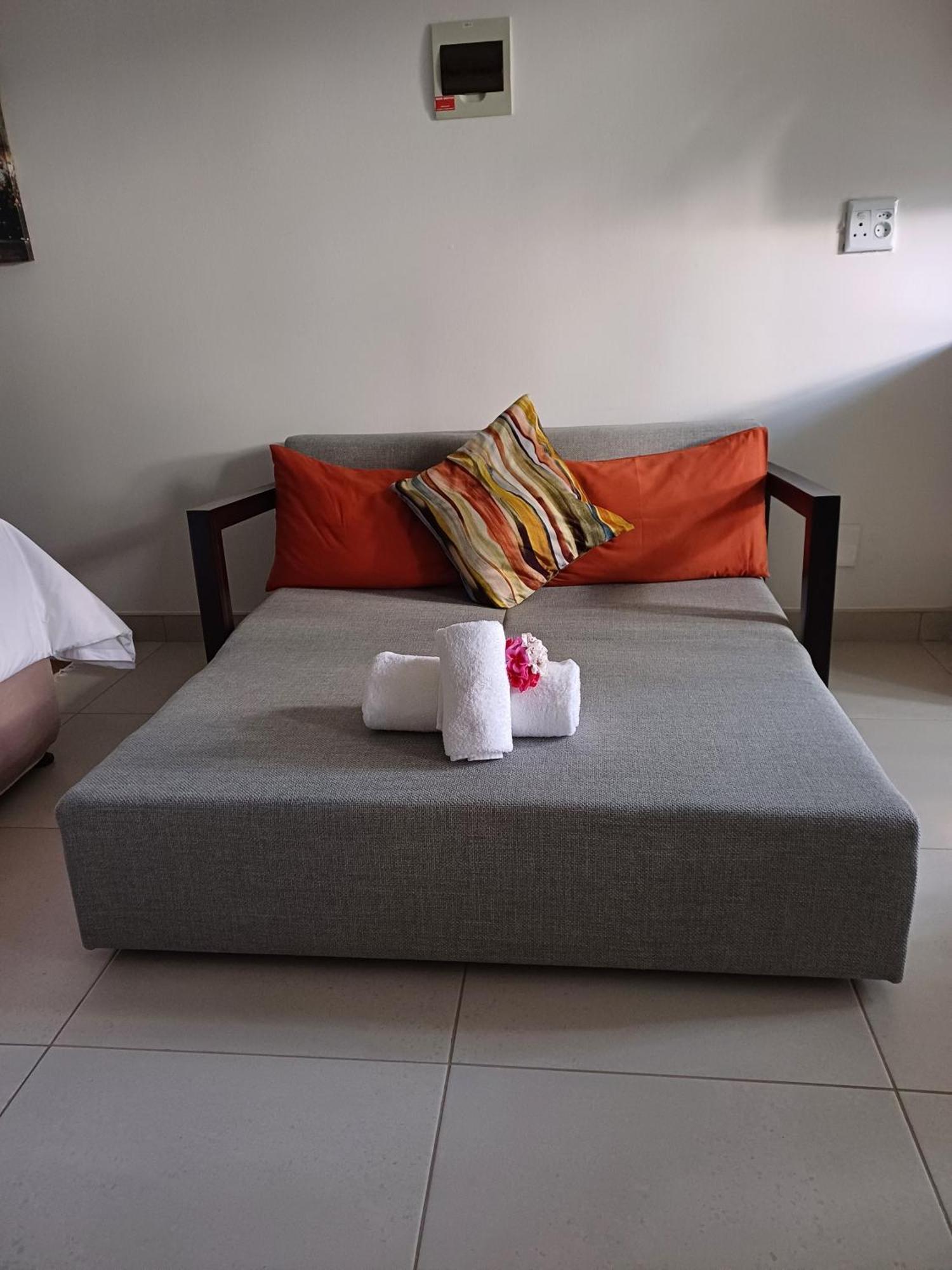 Capbon Guesthouse Уиндхоек Екстериор снимка