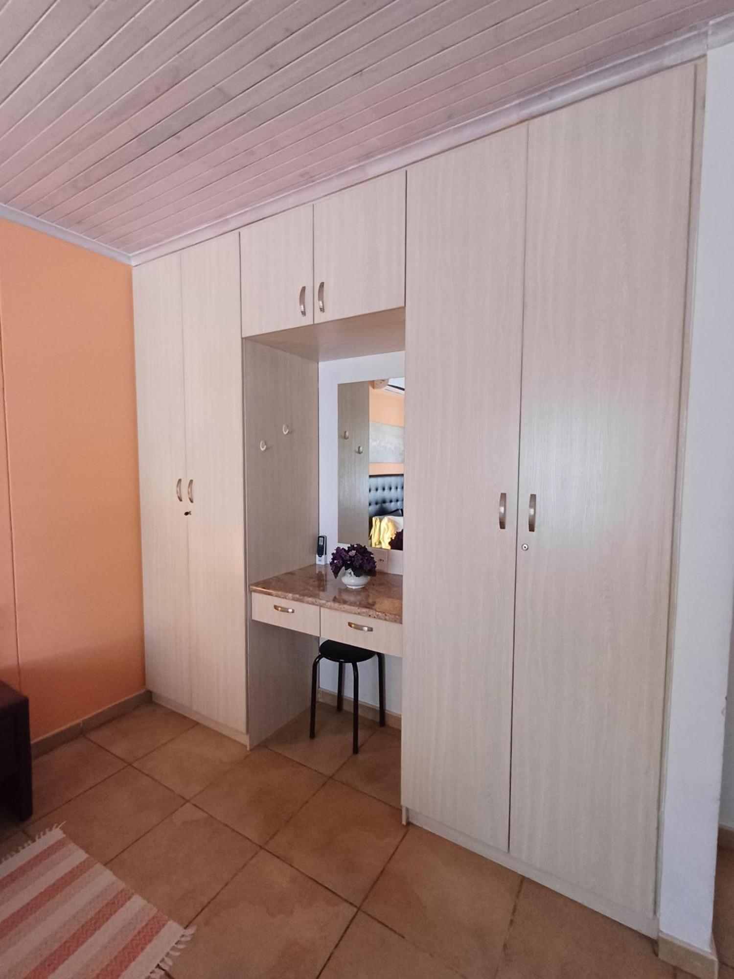 Capbon Guesthouse Уиндхоек Екстериор снимка