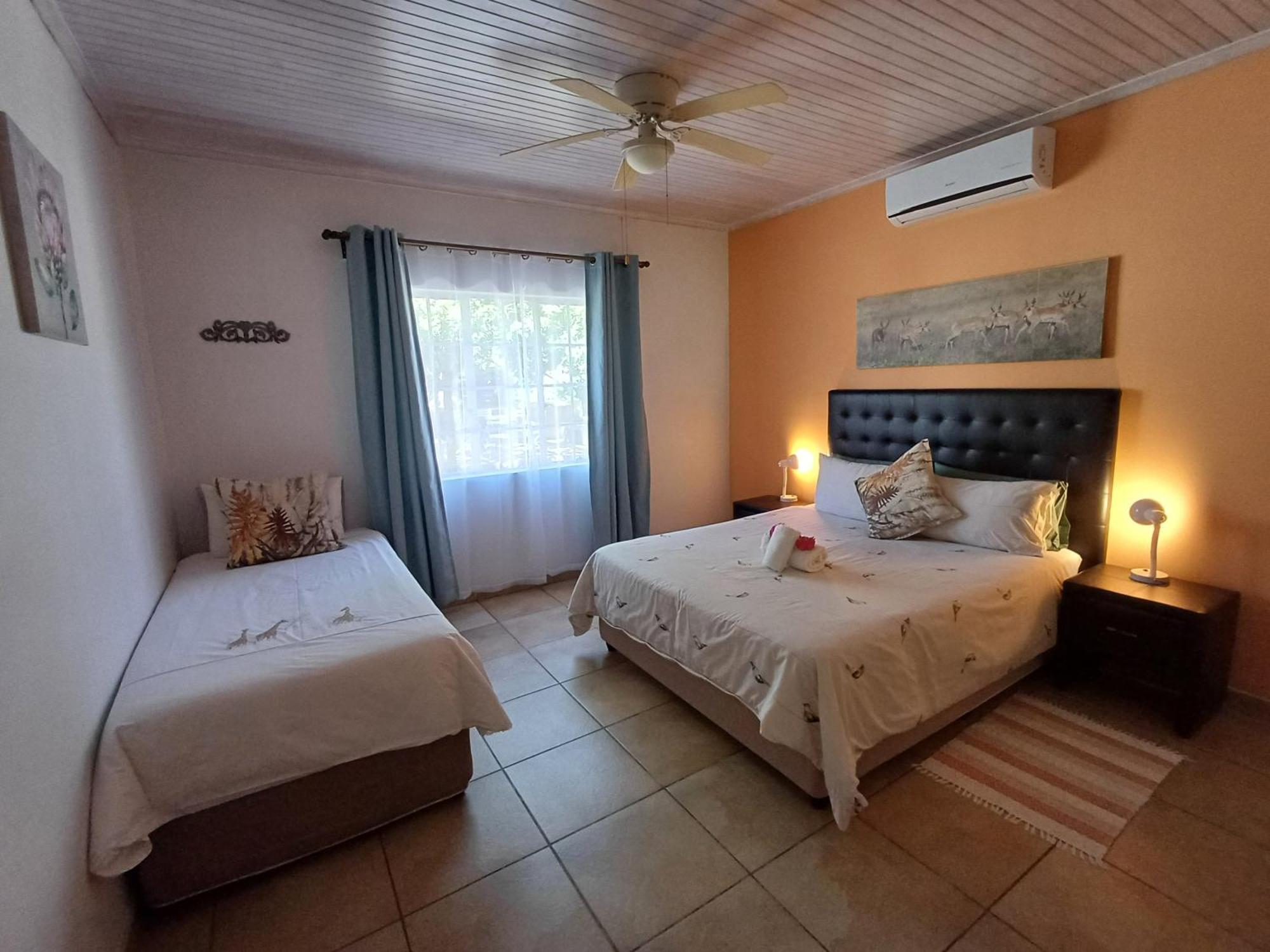 Capbon Guesthouse Уиндхоек Екстериор снимка