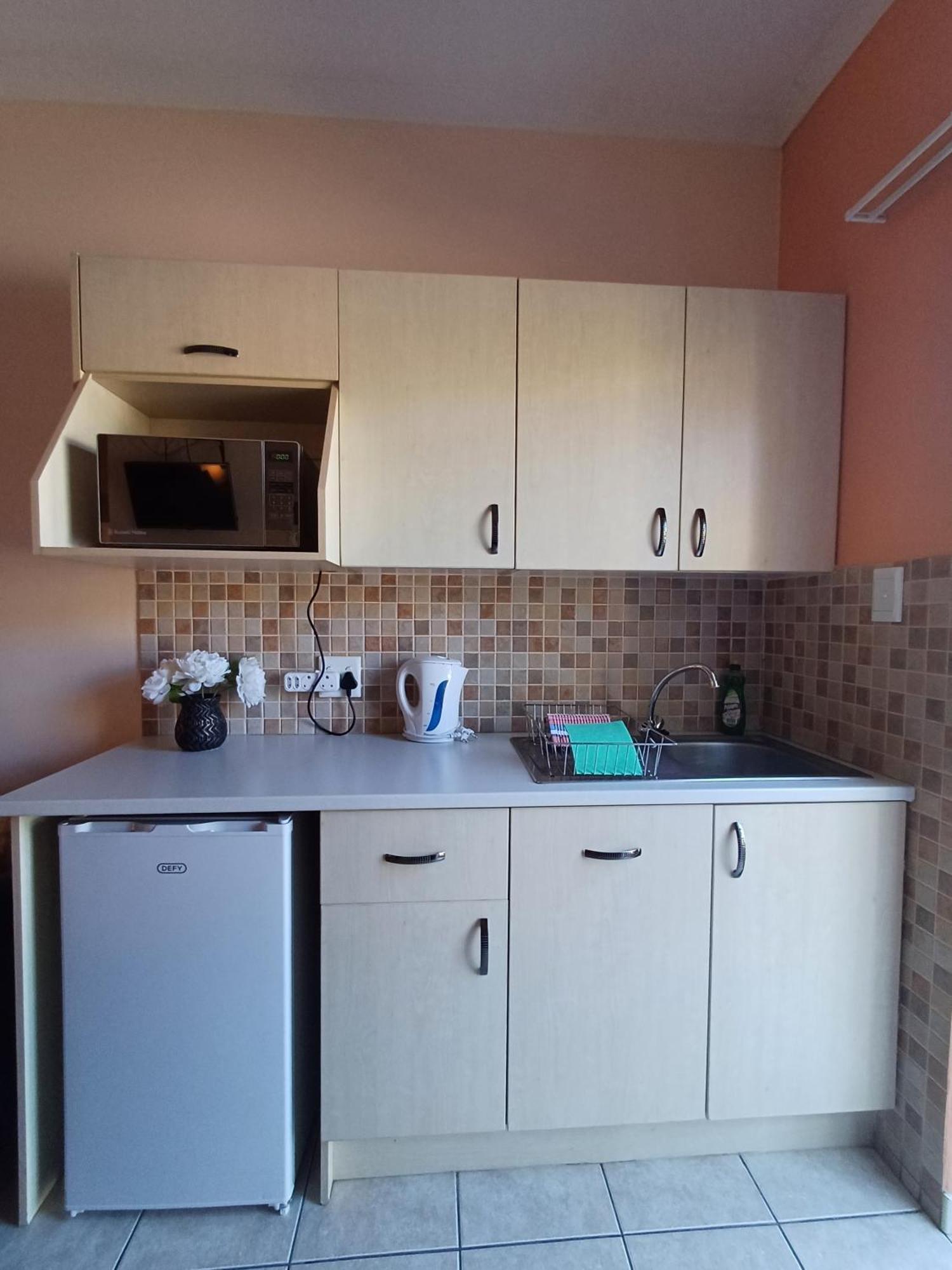 Capbon Guesthouse Уиндхоек Екстериор снимка